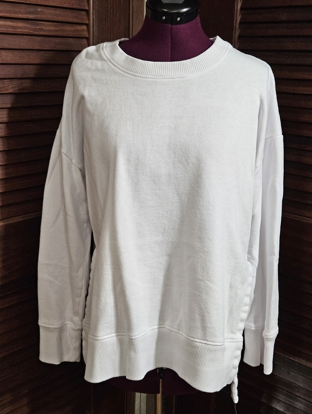 90 Degree By Reflex White Crewneck Sweatshirt with Maroon Interior